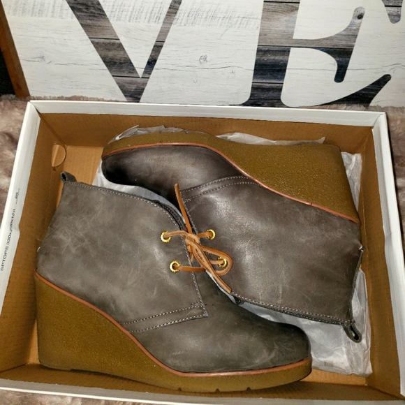 Sperry Harlow Graphite Wedge with distressed leather! - Picture 4 of 5